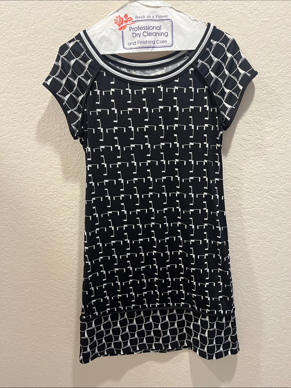 Max Studio Black & White Geometric Midi Dress